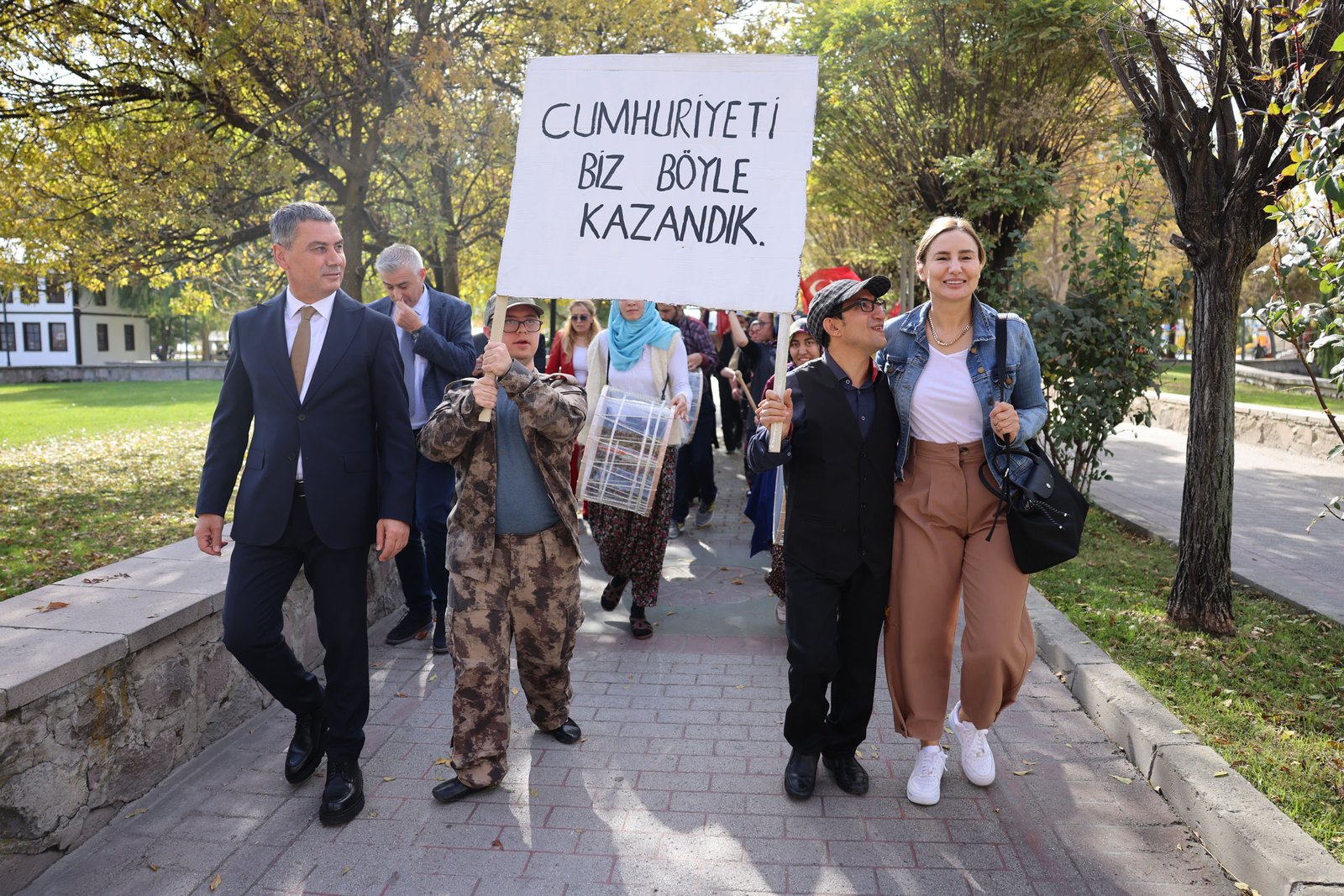 Umutlu Yaşam ve Uygulama Merkezi (UYUM) öğrencileri, Cumhuriyetin 100. Yılına