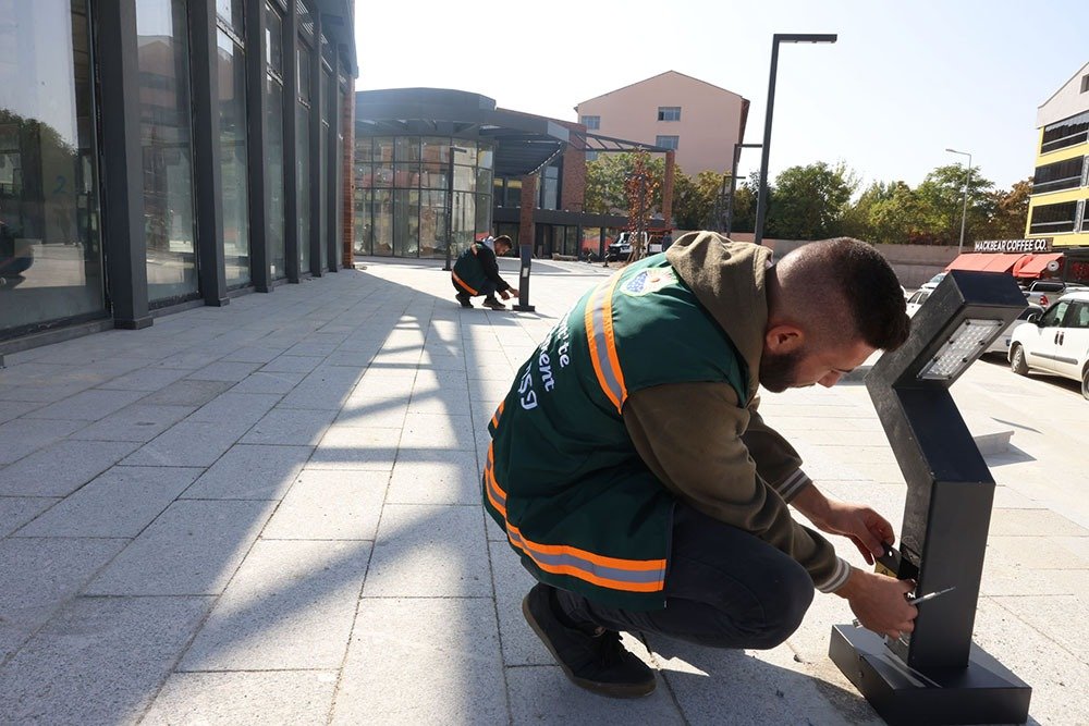 Gölbaşı Belediyesi, Park ve Bahçeler Müdürlüğü alanına kurduğu serada çeşitli