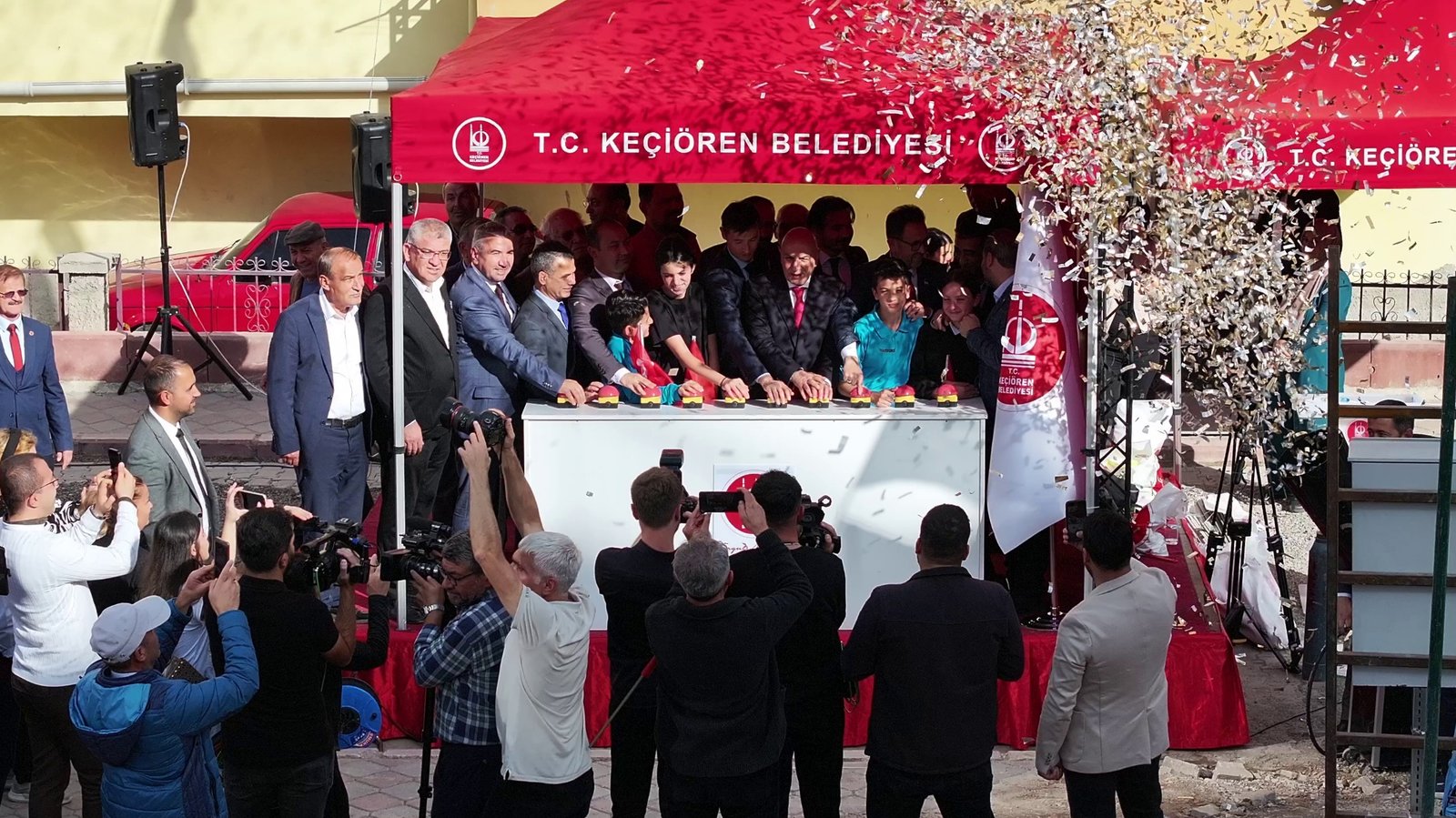 Keçiören Belediyesi tarafından ilçedeki Şefkat Mahallesi’nde Cumhuriyetin 100. yılına özel