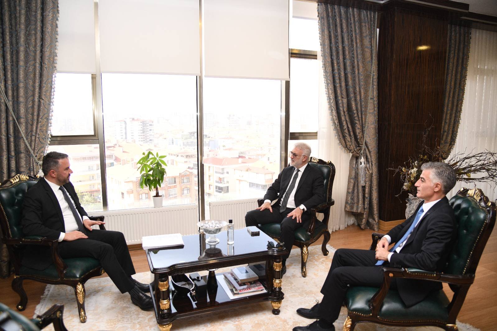 Pursaklar Belediye Başkanı Ertuğrul Çetin, Devlet Tiyatroları Genel Müdürü Tamer