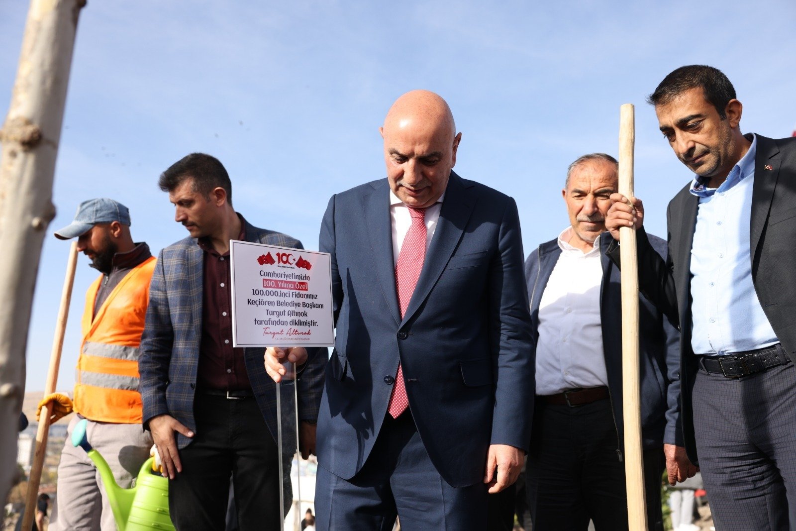 Keçiören Belediyesi tarafından Cumhuriyetin 100. yılına özel, “100 bininci” fidanın