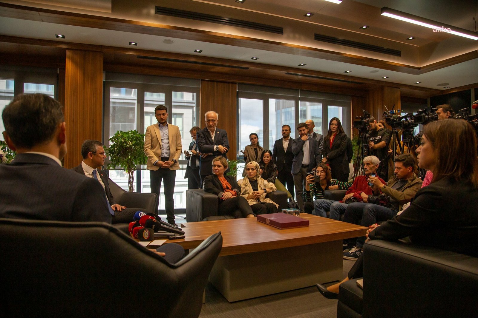 CHP Grup Başkanı ve Genel Başkan aday adayı Özgür Özel,