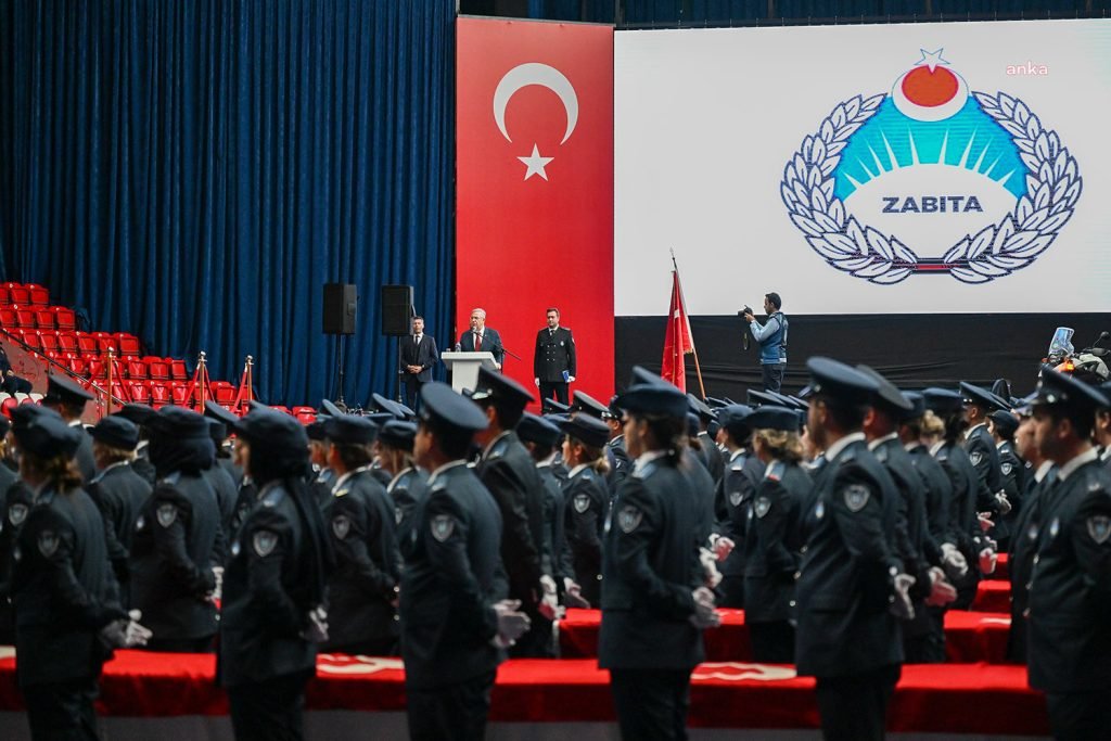 mansur-yavas-zabita-teskilatinin-yemin-torenine-katildi