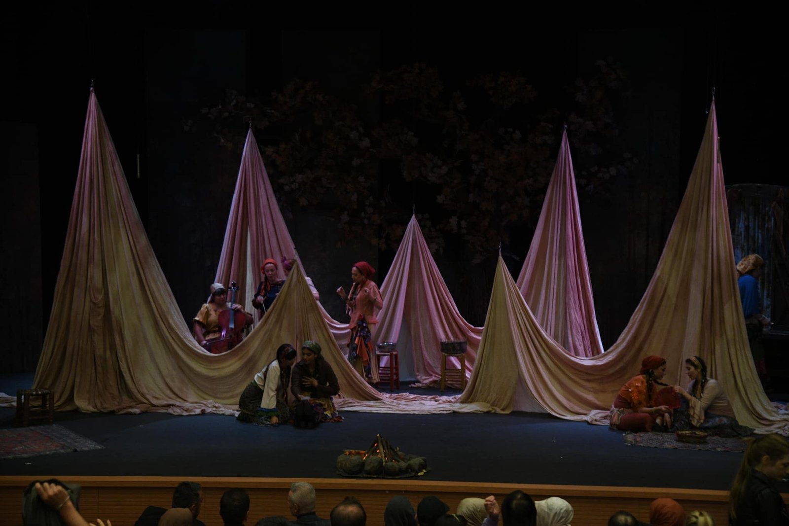 Ankara'nın en büyüğü olma özelliği taşıyan Devlet Tiyatroları Pursaklar Sahnesi