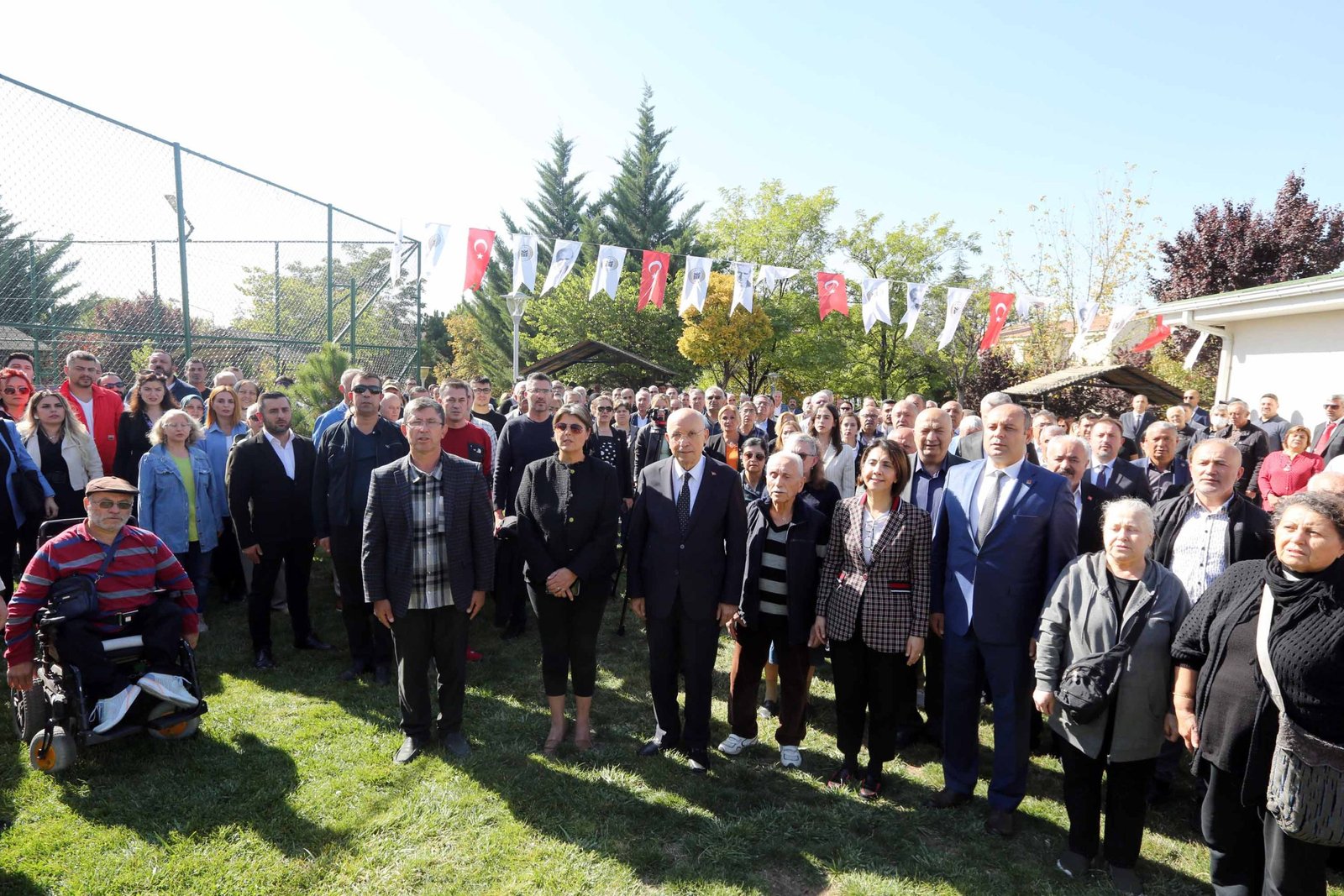 Yenimahalle Belediyesi, vatandaşların sağlık hizmetlerindenkendi mahallesinde faydalanması amacıylailçenin her mahallesine