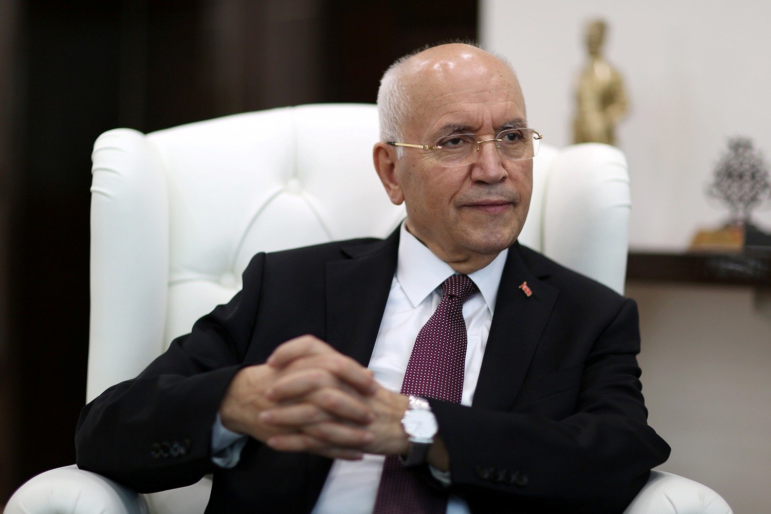 Yenimahalle Belediyesi’nin vatandaşların isteği doğrultusunda yıprandığı için yıkıp yeniden yapımına