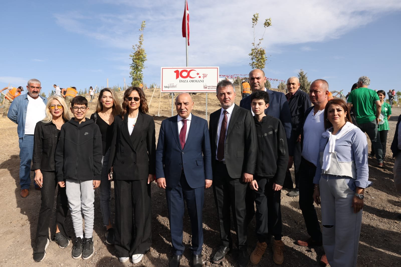 Cumhuriyetin 100. yılı anısına ve seçimde kendisine oy veren 3