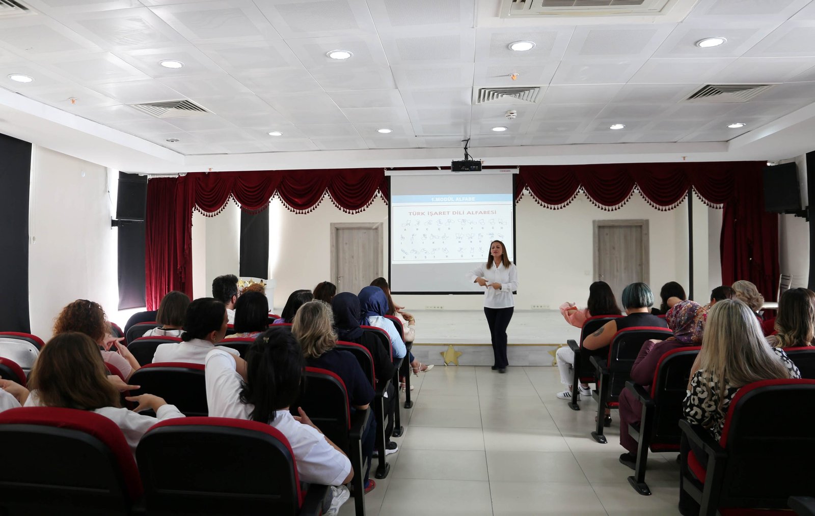 Yenimahalle Belediyesi, vatandaşlara daha iyi hizmet sunabilmek için personele yönelik