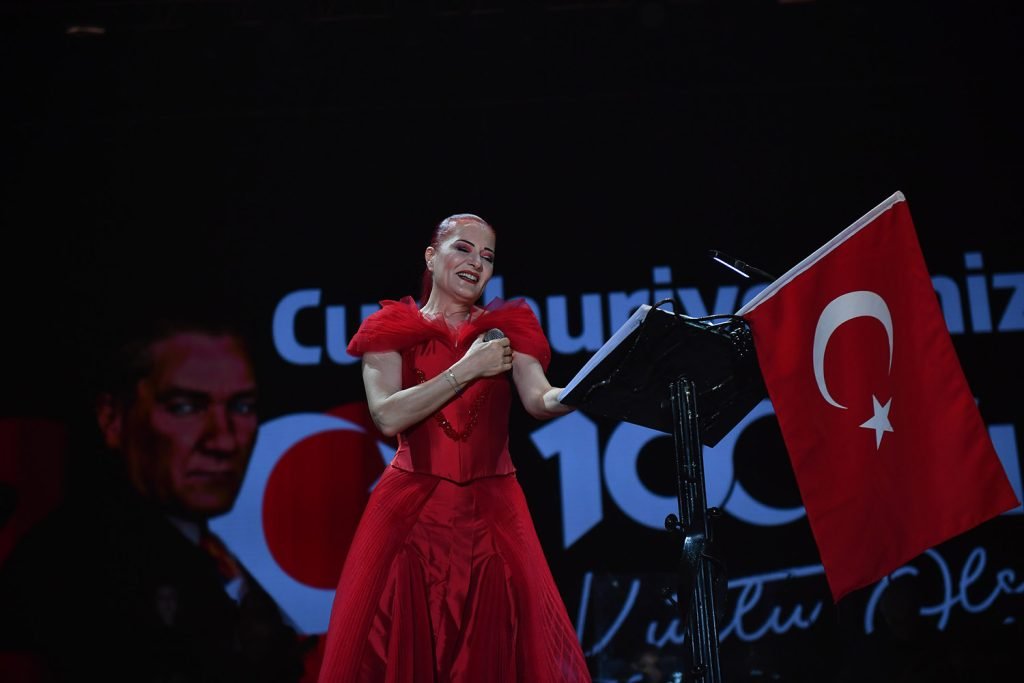 mansur-yavas-ve-baskentliler-100-yil-kutlamalarinda-bulustu