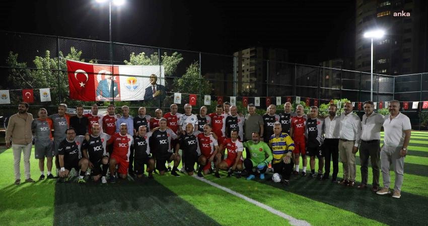 Adana Büyükşehir Belediyesi 29 Ekim Cumhuriyet Kupası Raftaki Kramponlar Veteranlar