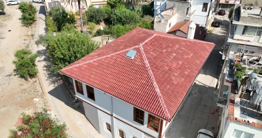 Antalya Büyükşehir Belediyesi, tarihi Balbey Mahallesi’nde yangında zarar gören 19’uncu