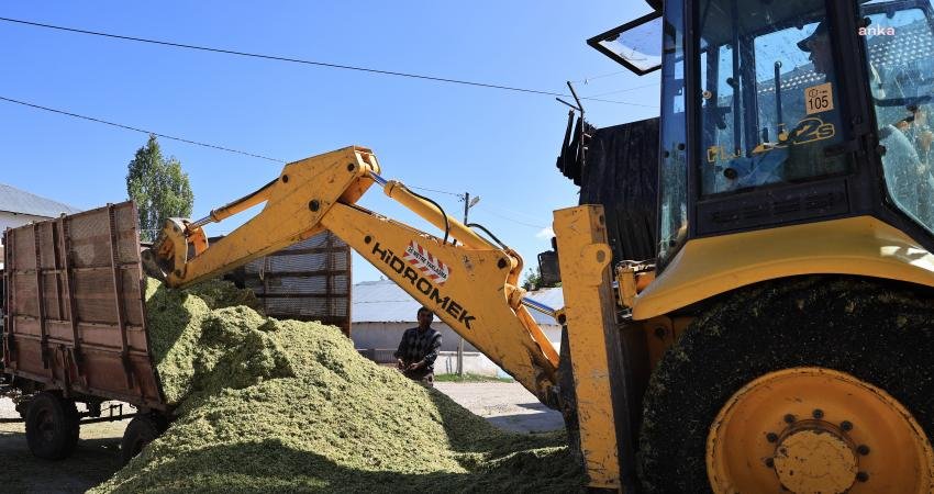 Antalya Büyükşehir Belediyesi, makine ve tohum destekleriyle çiftçilerin yüzünü güldürmeye