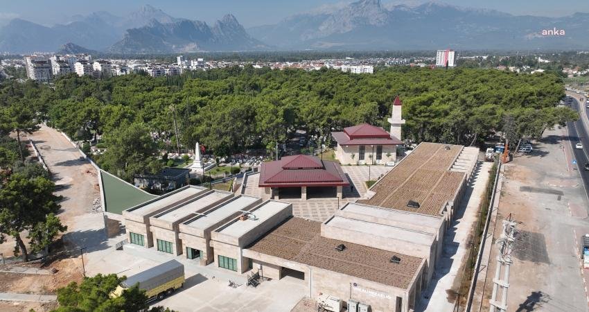 Antalya Büyükşehir Belediyesi’nin Uncalı Kent Mezarlığı’nda başlattığı yenileme çalışmalarının tamamlanmasıyla