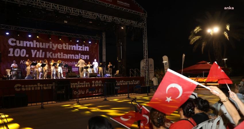 Antalya Büyükşehir Belediyesi’nin Cumhuriyet’in 100’üncü yıl kutlamaları kapsamında Karaalioğlu Parkı’nda