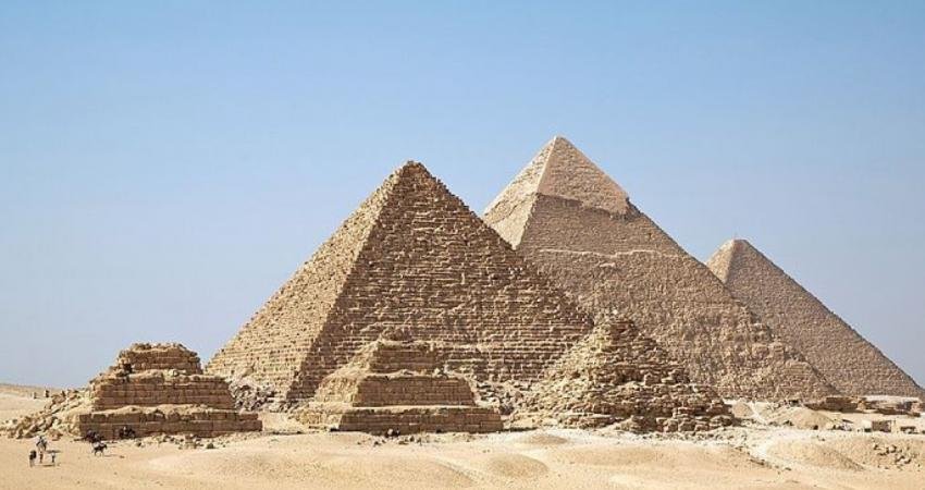 Eski Mısır kralı Tutankamon'un göktaşından yapılmış bir hançeri olduğu biliniyor.