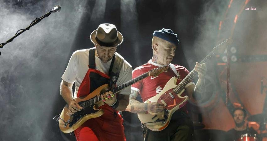 Türk rock müziğinin önemli gruplarından Athena, 29 Ekim 100. yıl