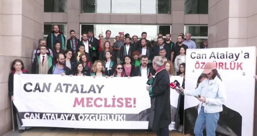 Avukatlar, Anayasa Mahkemesi'nin "hak ihlali" kararının ardından cezaevindeki meslektaşları TİP