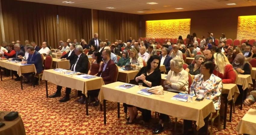 Konak Belediyesi’nin Muhtarlar Günü İçin düzenlediği etkinlikte konuşan Konak Belediye