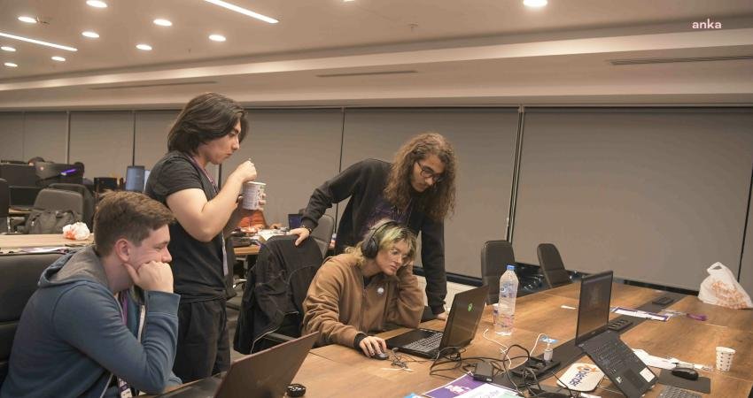 Bilişim sektörüne ve genç bilişimcilere desteklerini sürdüren Ankara Büyükşehir Belediyesi,