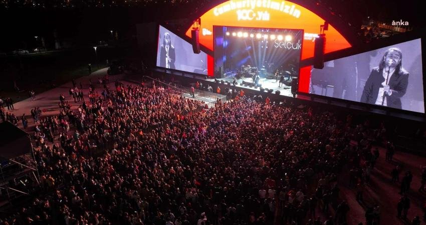 Ankara Büyükşehir Belediyesi, Başkentlileri kentin dört bir yanında düzenlediği Cumhuriyet