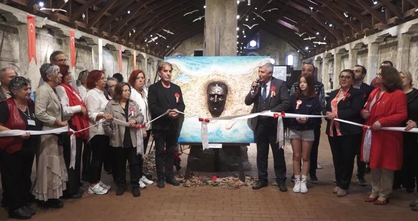 Büyükçekmece’de Cumhuriyet'in 100 yıllık yolculuğunu seçilmiş eserlerden oluşan özel koleksiyonla