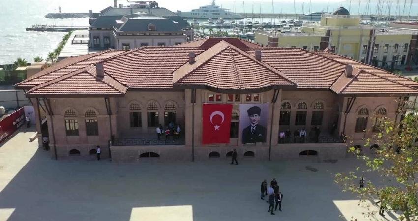 Büyükçekmece Belediyesi’nce yaptırılan 1. Türkiye Büyük Millet Meclisi binasının birebir