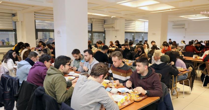 Çankaya Belediyesi, pandemide başlattığı üniversite öğrencilerine ücretsiz akşam yemeği uygulamasına,