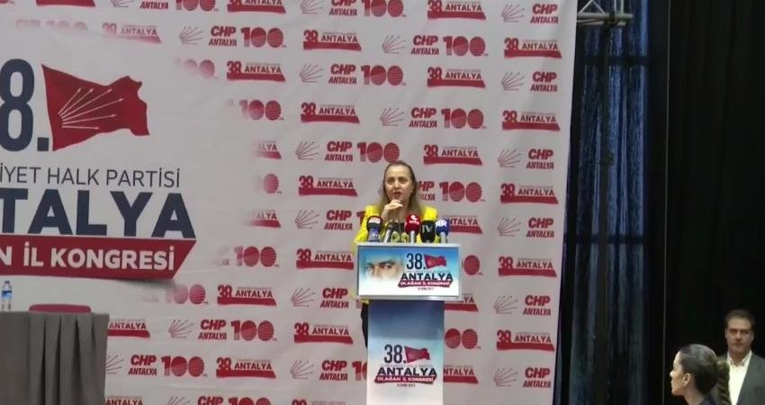 CHP’nin bugün yapılan Antalya İl Kongresi’nde divan başkanlığına seçilen CHP