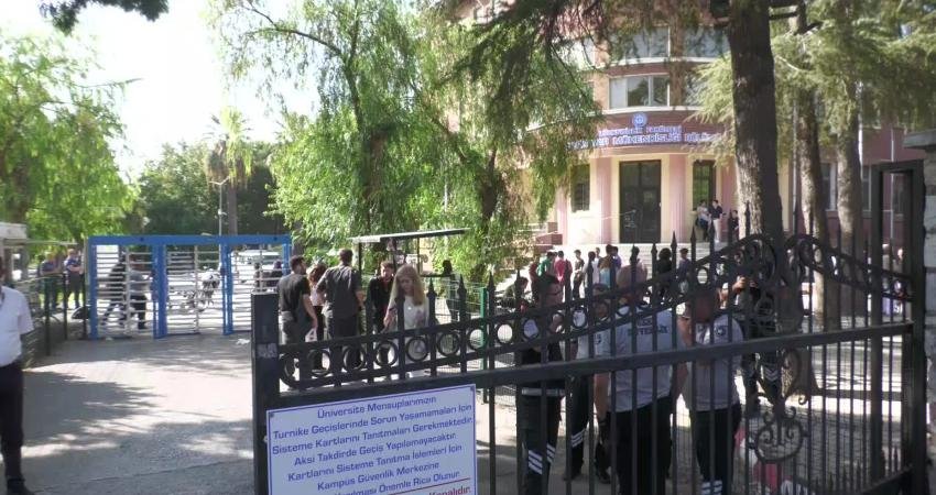 CHP İzmir İl Başkanlığı, üniversitelerde yemek ücretlerine yapılan fahiş zamları