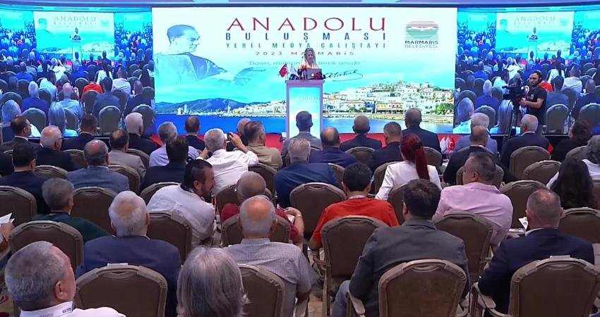 İzmir Gazeteciler Cemiyeti Başkanı Dilek Gappi, CHP’nin Marmaris’te düzenlediği Yerel