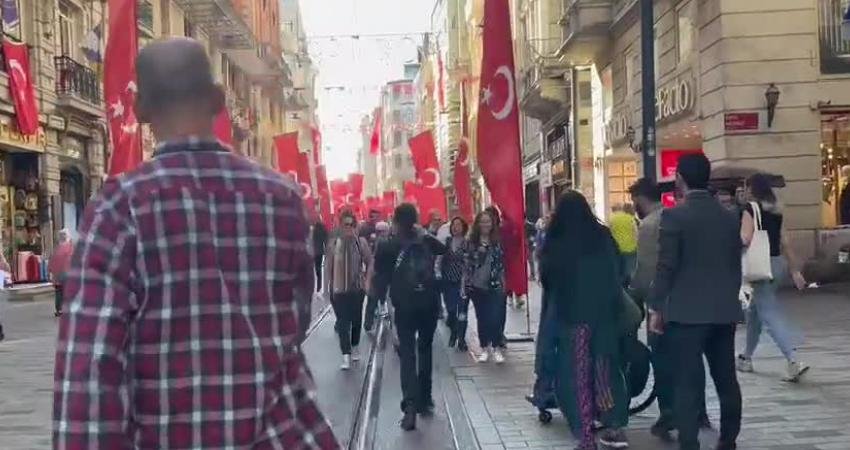Gözaltında kaybedilen yakınlarının akıbetini sormak ve faillerin yargılanması talebiyle Galatasaray