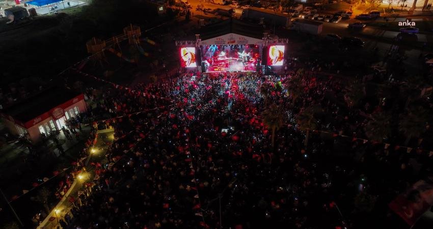 Cumhuriyetin 100. Yılı kutlamaları kapsamında Adana’nın ilçesi Kozan’da meşaleli yürüyüş