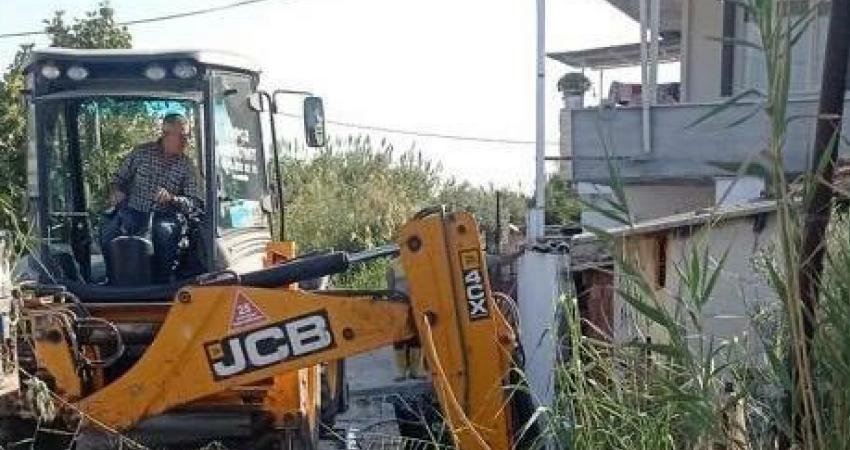 Didim Belediyesi ekipleri Balat Mahallesi’nde çalışmalarını sürdürüyor. Didim’e bağlı tüm mahallelerde