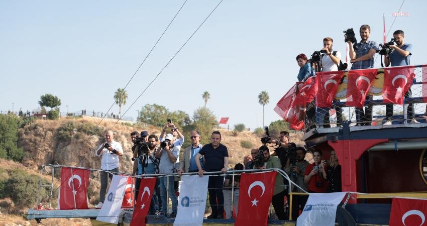 Paletsiz değişken ağırlık kategorisinde 106 metre ile dünya rekorunu kıran