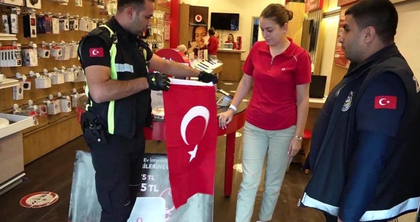 Edremit Belediyesi, Cumhuriyet’in 100. yıl dönümü nedeniyle kentin meydanlarını ve