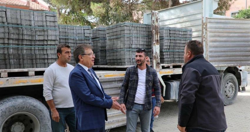 Edremit Belediyesi, Altınkum Mahallesi’ndeki cadde ve sokaklarda yol çalışmalarına devam