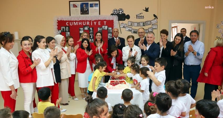 Eskişehir Büyükşehir Belediyesi Es Çocuk Evi’nde eğitim gören minikler, Cumhuriyet'in