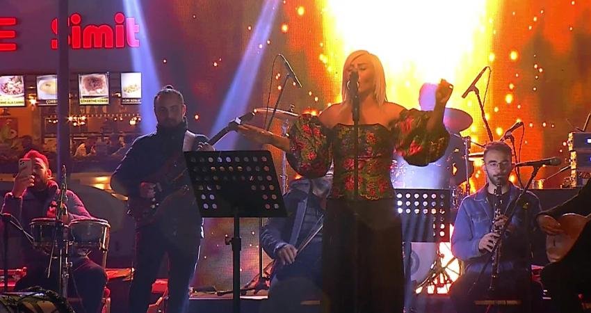 Esenyurt Belediyesi’nin il dernekleri ile birlikte düzenlediği Kardeş Kültürler Festivali’nin