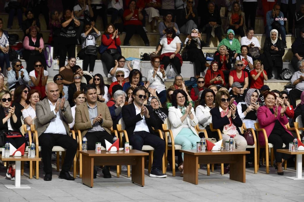 baskentte-cumhuriyetin-100-yilinda-100-kadindan-zeybek-gosterisi