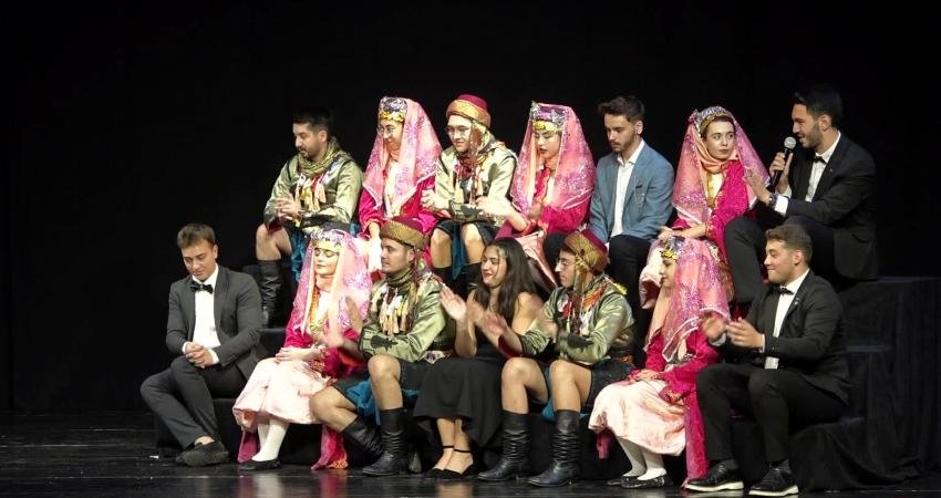 'İkinci Yüzyılda Sahne Gençlerin' etkinliğinde gençlik meclisi üyeleiyle bir araya