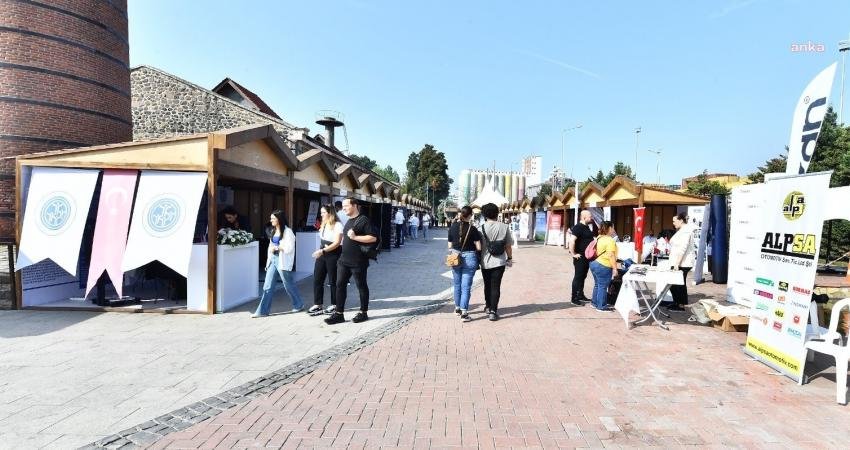 İzmir Büyükşehir Belediyesi’nin ilk kez düzenlediği 170 firmanın katıldığı “Kariyer