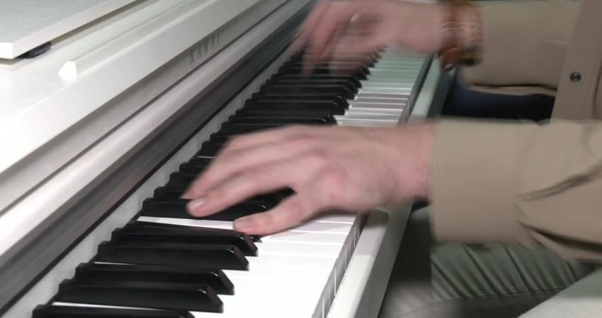 Grammy ödüllü İsveç asıllı sanatçı Mohombi, piyano sanatçısı Berk Can