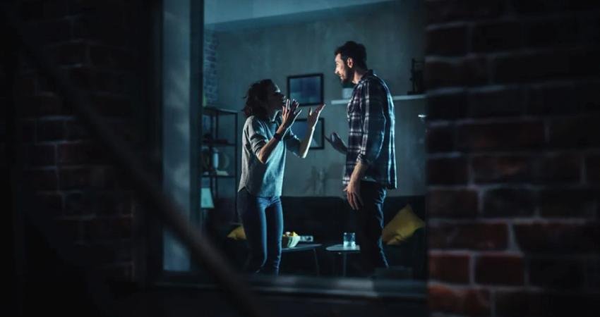 Görüntüdekiler ne söylüyor? Yanlarında başka biri var mı? Bir profesör,