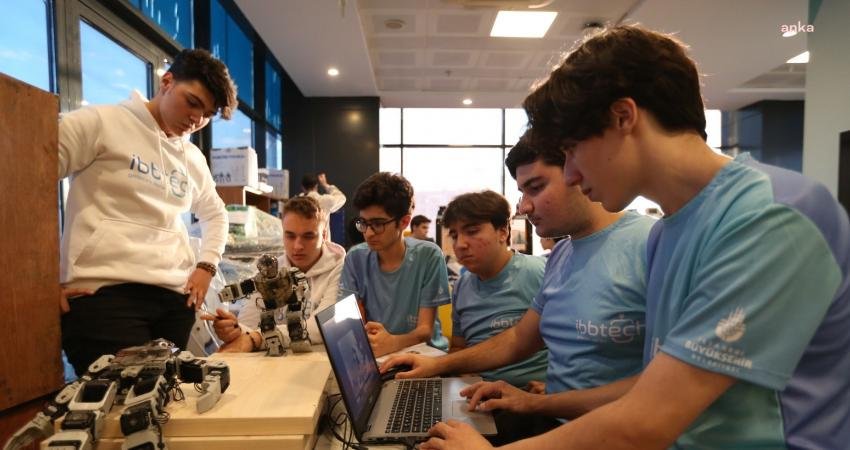 İstanbul Büyükşehir Belediyesi (İBB) Teknoloji Atölyelerinde yetişerek İBBTech Takımına seçilen