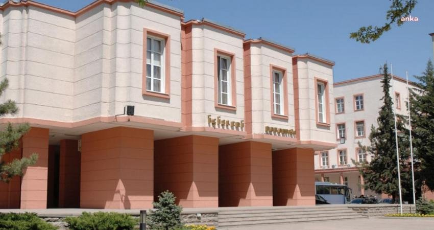 İçişleri Bakanlığı, Ankara’da gerçekleşen bombalı saldırıya ilişkin, “Yapılan çalışmalarda, teröristlerden