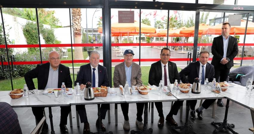 Narlıdere Belediye Başkanı Ali Engin, İzmir Esnaf ve Sanatkârlar Odaları