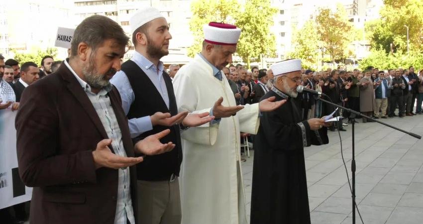 İnsani Yardım Vakfı (İHH) üyeleri, bugün Ankara Melike Hatun Cami’sinde