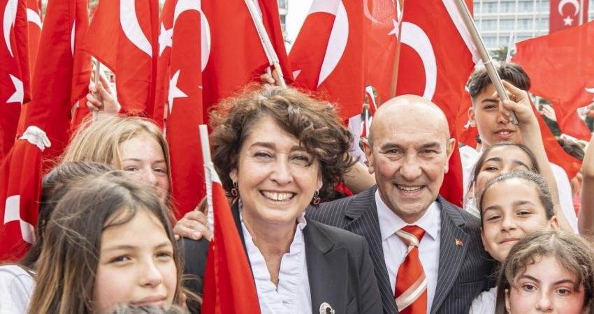 Cumhuriyet’in 100. Yılında İzmirlileri kutlamalara davet eden İzmir Büyükşehir Belediye