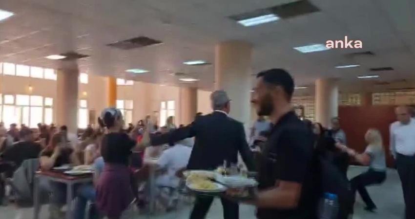 Öğrencilerin yemek ücretlerine gelen zammı protesto ettiği İzmir’deki Ege ve