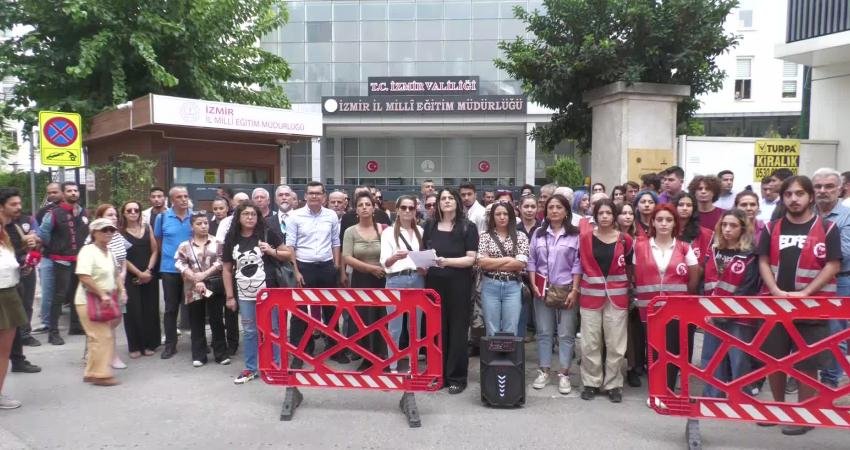 İzmir Konak’taki Alsancak Melih Özakat İlkokulu’nda, bir erkeğin kızlar tuvaletine